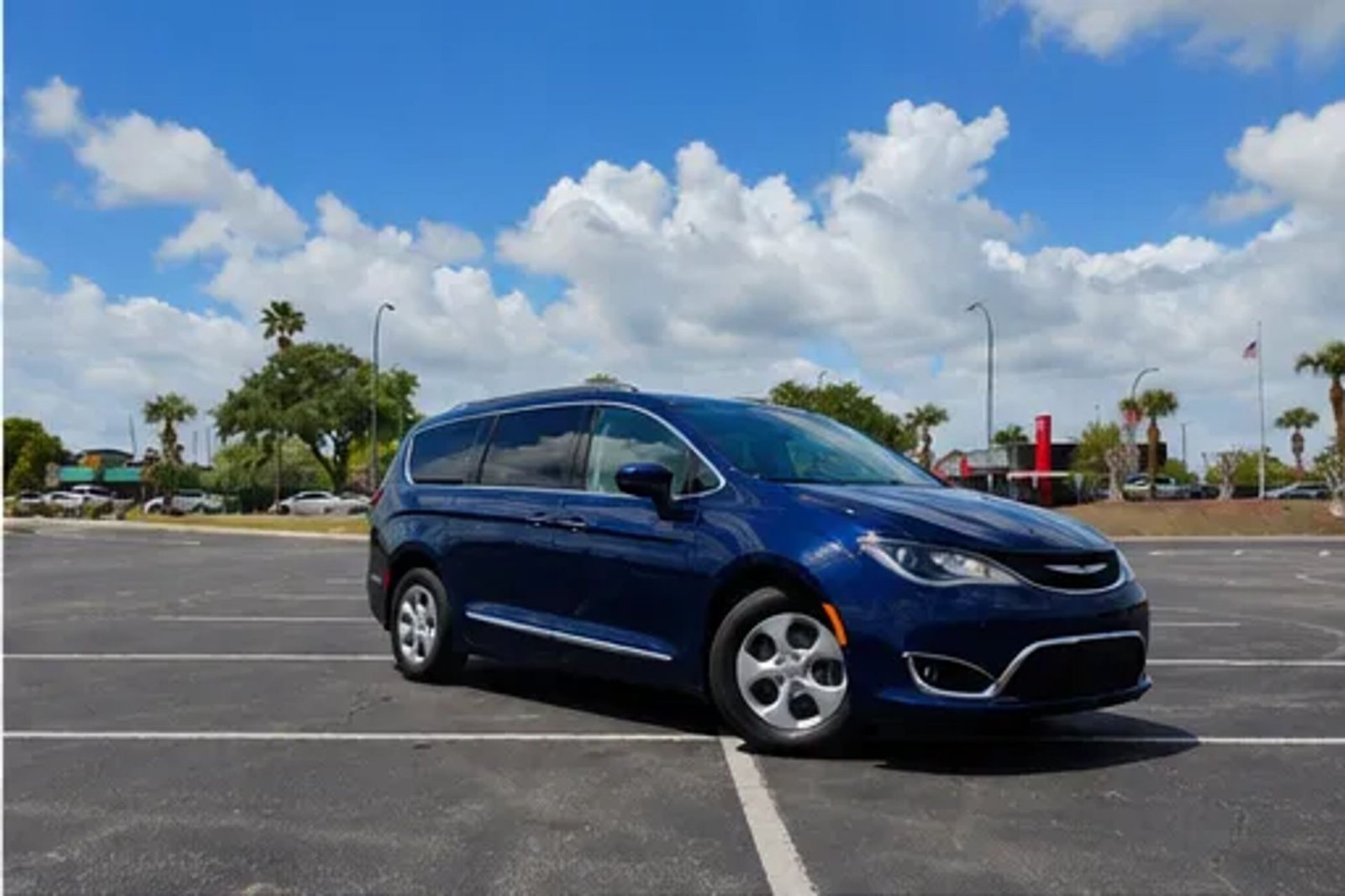 2017 Chrysler Pacifica Touring-L Minivan 4D