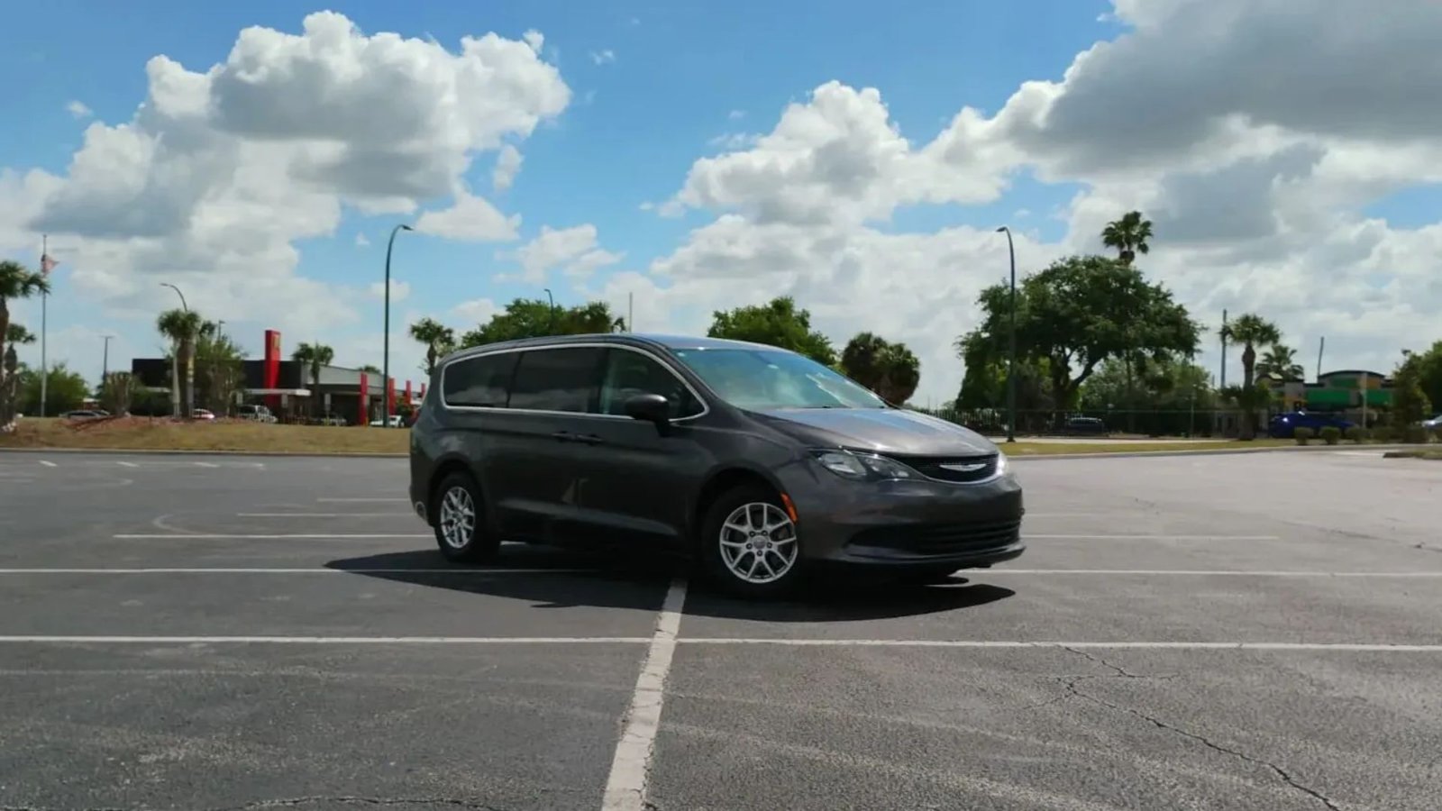 2017 Chrysler Pacifica Touring Minivan 4D