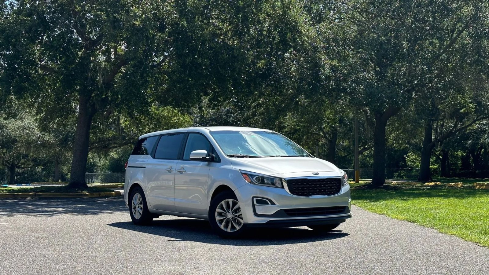 2021 Kia Sedona LX Minivan 4D
