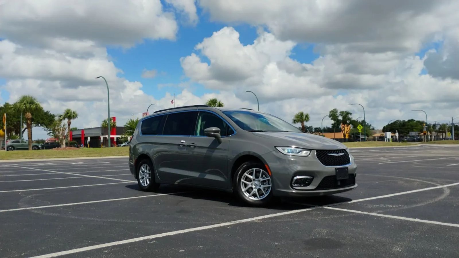2022 Chrysler Pacifica Touring L Van 4D